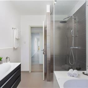 4 Bedroom Villa with Pool near Milna, Brac Island Sleeps 8 